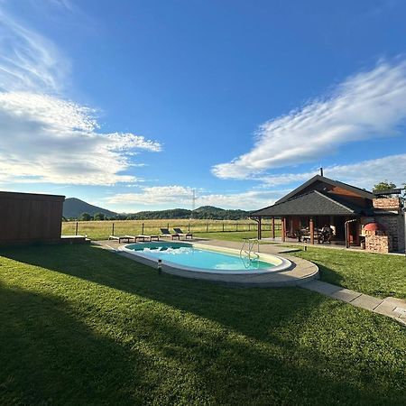 אוטוצאץ V'S Place - Wooden House With Heated Pool And Outdoor Sauna מראה חיצוני תמונה